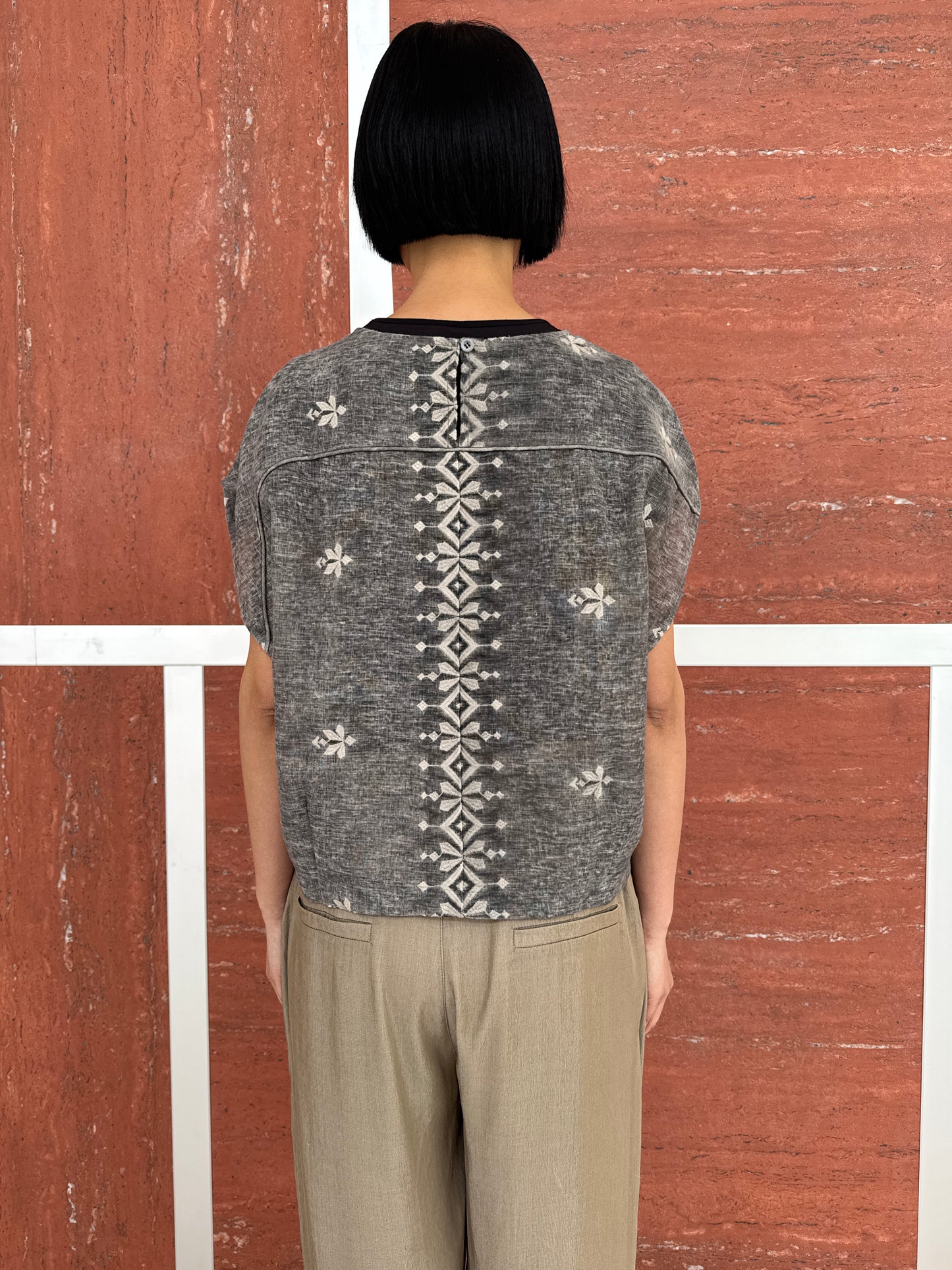Zahra Sleeveless Top
