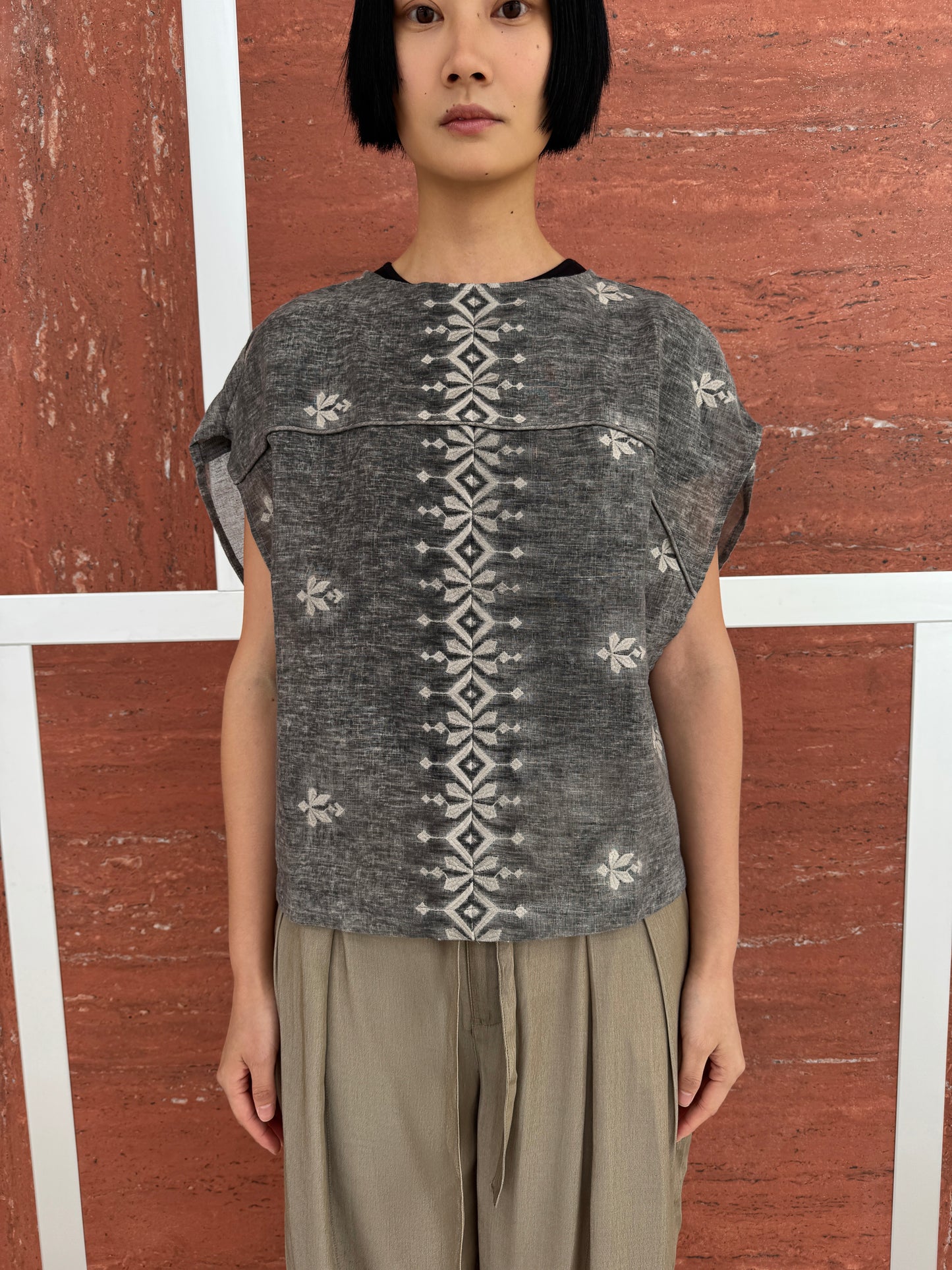 Zahra Sleeveless Top